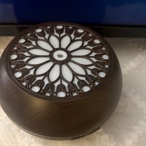 Wood Grain Aromatherapy Diffuser with Floral Top - Brown